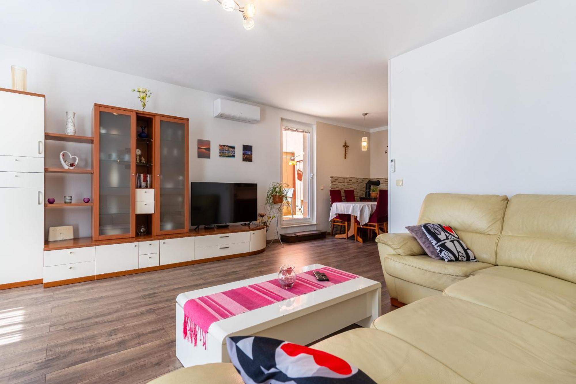 Apartman Laura Cres Exterior photo